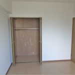 洋室6帖の収納（ベランダ側）(子供部屋)