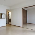 バルコニー側から見た居間(居間)