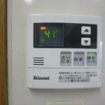 キッチンに風呂のリモコン(風呂) キッチンに風呂のリモコン(風呂)