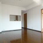 バルコニー側から見た居間(居間) バルコニー側から見た居間(居間)