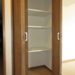 キッチン横に広い収納棚(キッチン)